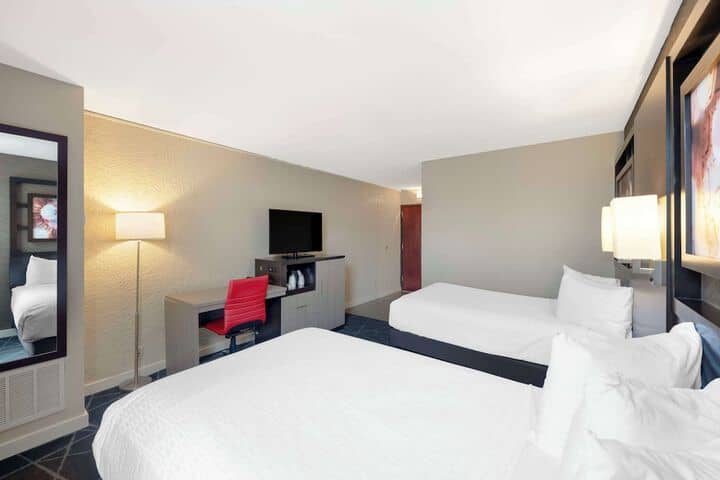 Room 16 of 34