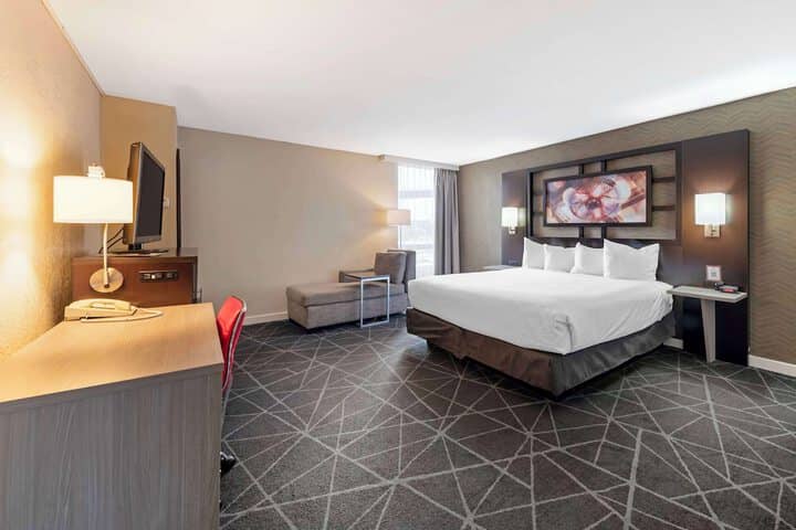 Room 9 of 34