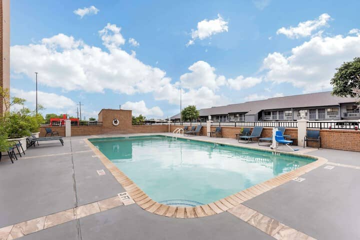 Pool 23 of 34
