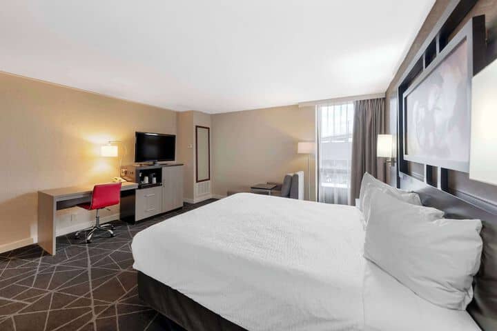 Room 10 of 34
