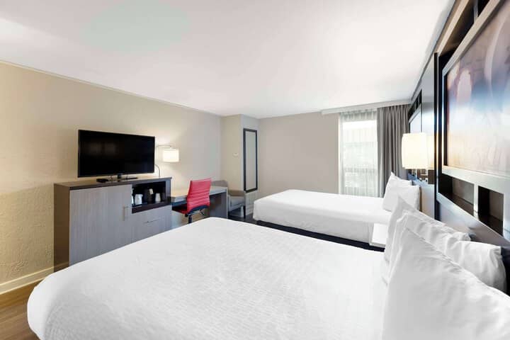 Room 8 of 34