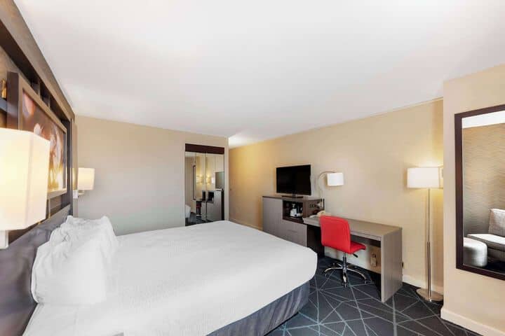 Room 12 of 34