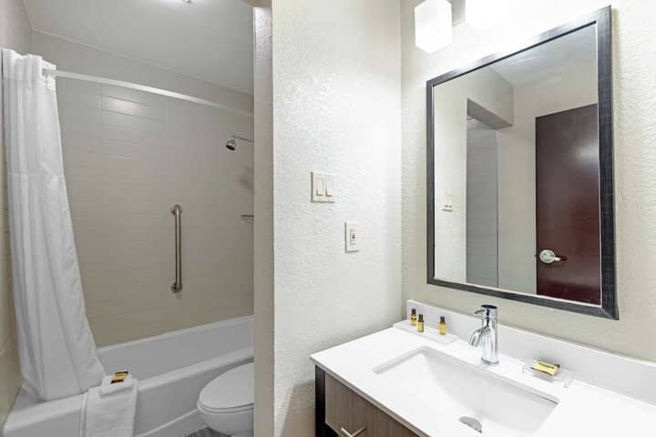 Room 21 of 34